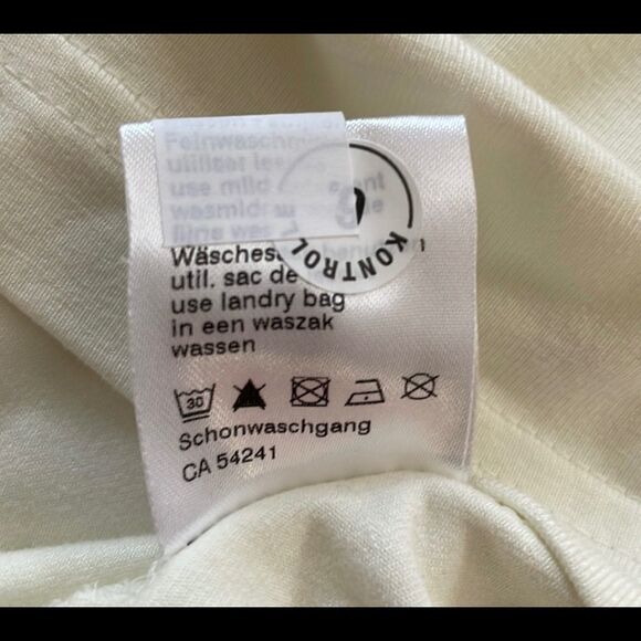 Rabe, new with tags, Long Sleeve T-Shirt, Cream with graphic and embroidery - Picture 7 of 7